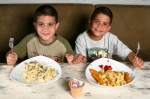 ארוחת ילדים  בכרמים (צילום: יח"צ)