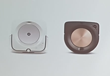 iRobot שואב (מימין) iRobot שוטף (משמאל)