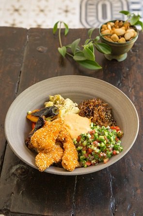 בודהה בול ים תיכונית עם צ'ונגו שומשום (צילום לימור לניאדו תירוש)